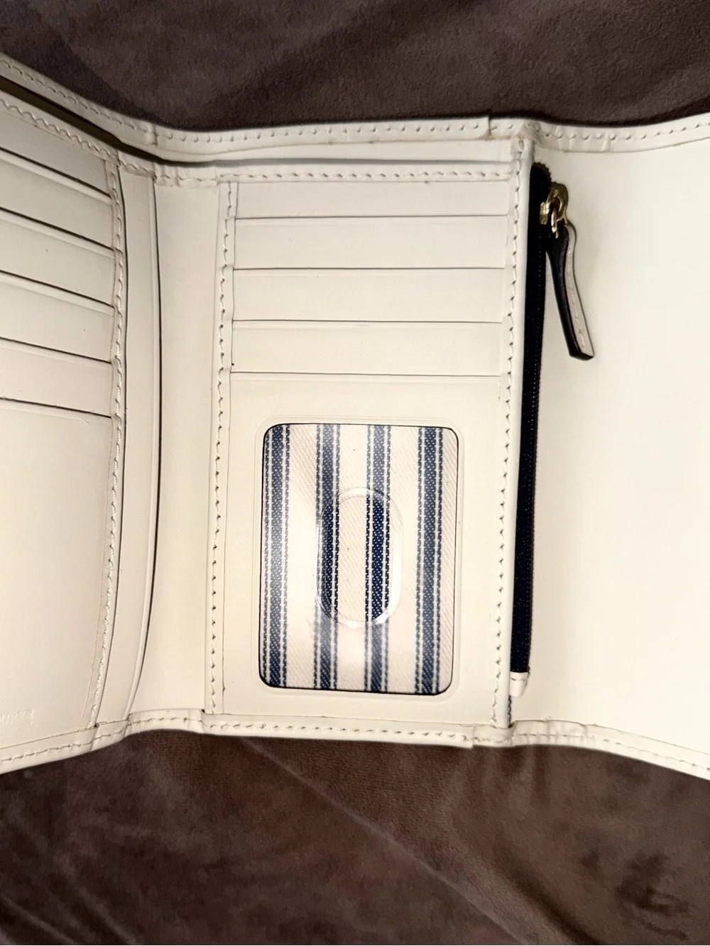 NWOT Dooney & Bourke Wexford Small Flap Wallet Ivory Leather Gold Logo
